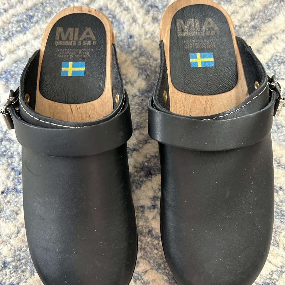 Mia Black clogs